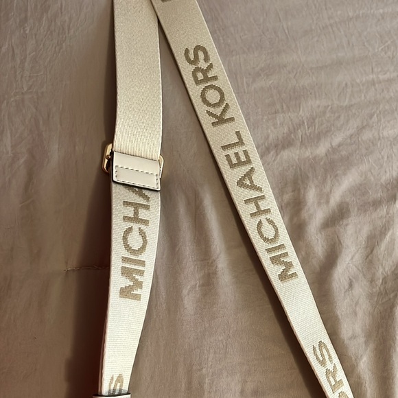 Michael Kors shoulder/crossbody - Picture 3 of 5